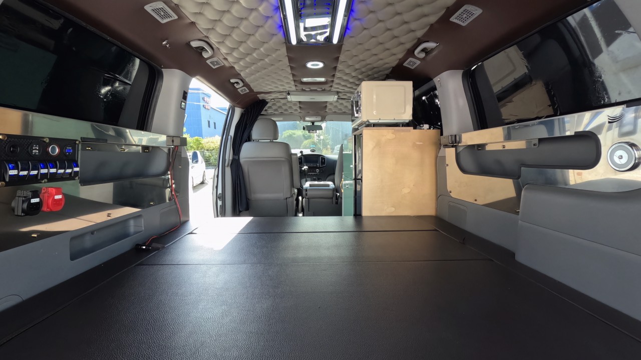 06-camper-interior.jpg