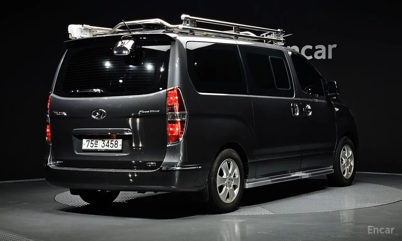 02-exterior-rear.jpg