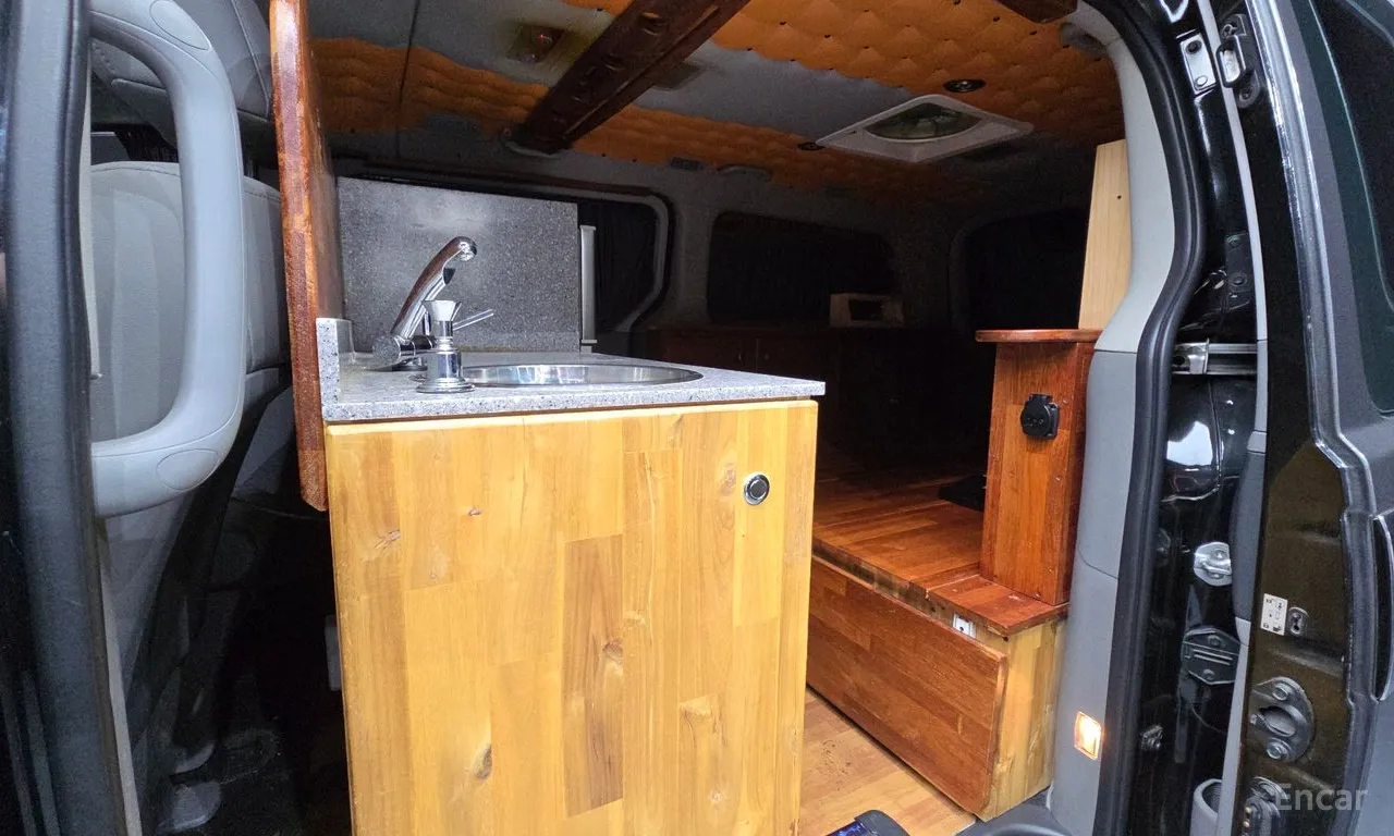 04-camper-kitchen.jpg