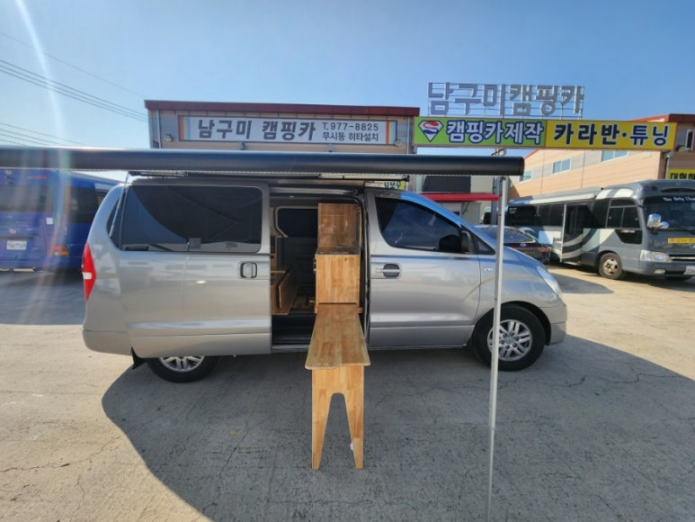 측면 야외 테이블