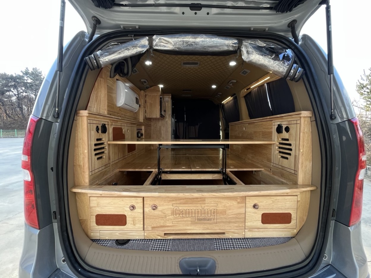 침상 중앙의 리프트 테이블