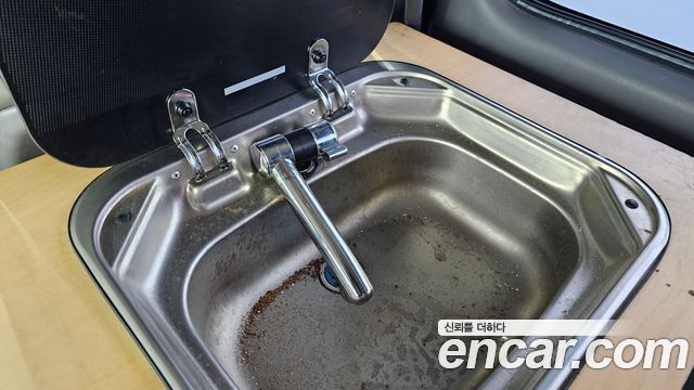 그랜드 스타렉스 캠핑카 실제 차량 사진 28
