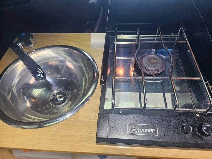 그랜드 스타렉스 캠핑카 싱크대와 가스레인지