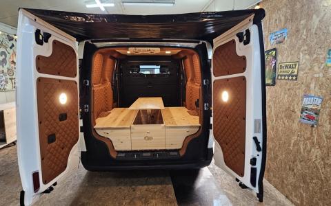 PV5 카고 오픈격벽과 편백 침상 시공